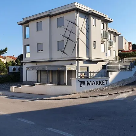 Alexandra Apartment